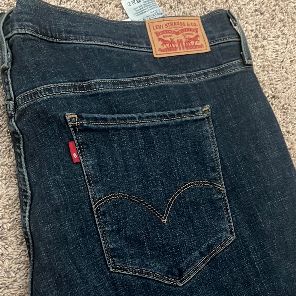 Levi’s Women’s 725 high rise bootcut never worn